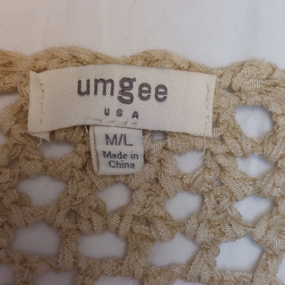 Umgee Crochet Cream Poncho with Fringe, size M/L - Picture 6 of 9